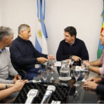 El Municipio recibió una placa conmemorativa enviada por la DGCyE